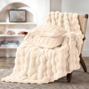 Action Pom Pom Fur plaid met kussens - crème-wit